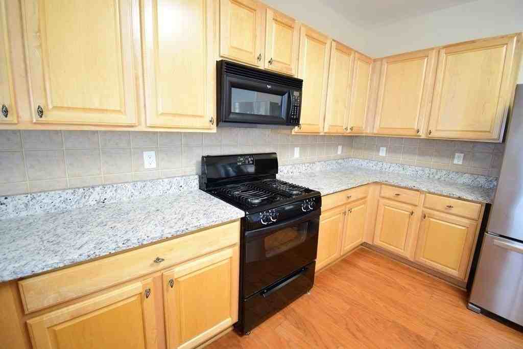 111 Carlisle St - Photo 6 of 31