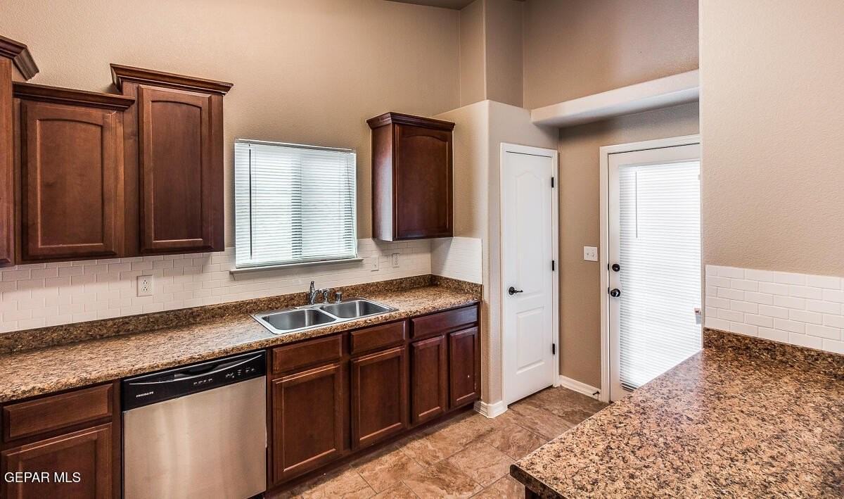14340 Apache Point Dr - Photo 3 of 18