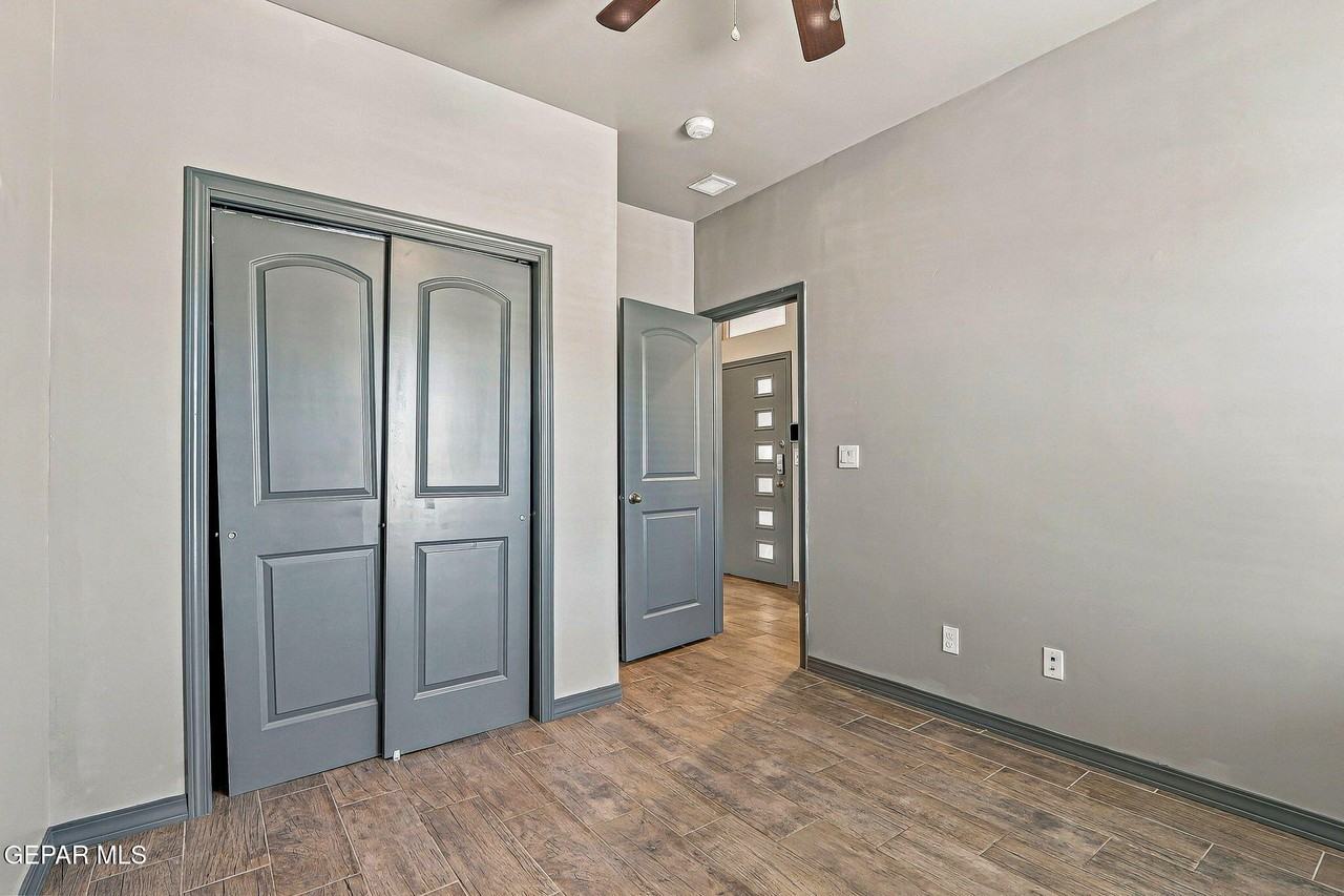 12760 Dorchester Ave - Photo 5 of 31