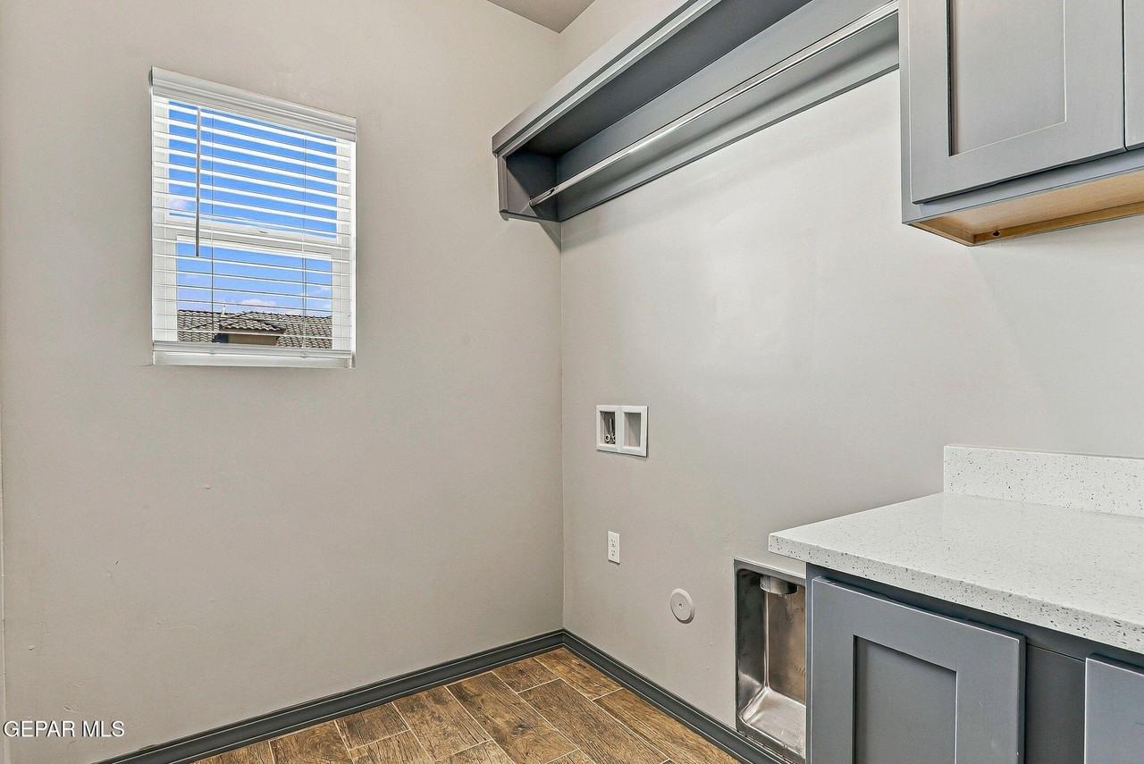 12760 Dorchester Ave - Photo 6 of 31