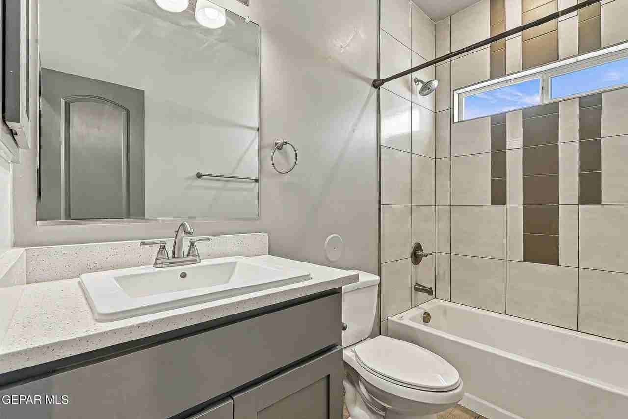 12760 Dorchester Ave - Photo 7 of 31