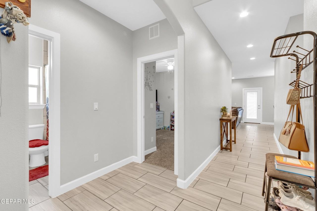 412 Beech Tree Dr - Photo 5 of 43