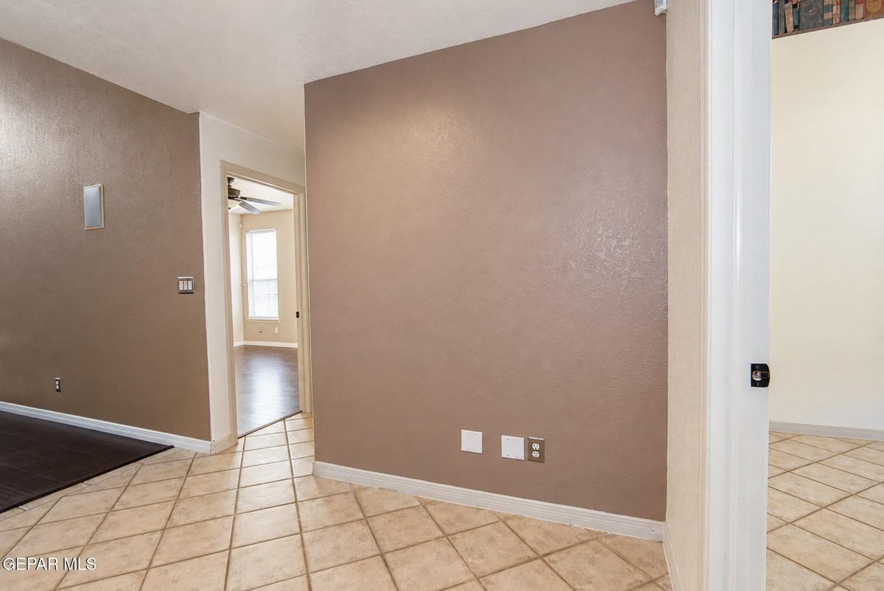 6520 Grand Ridge Dr - Photo 6 of 29
