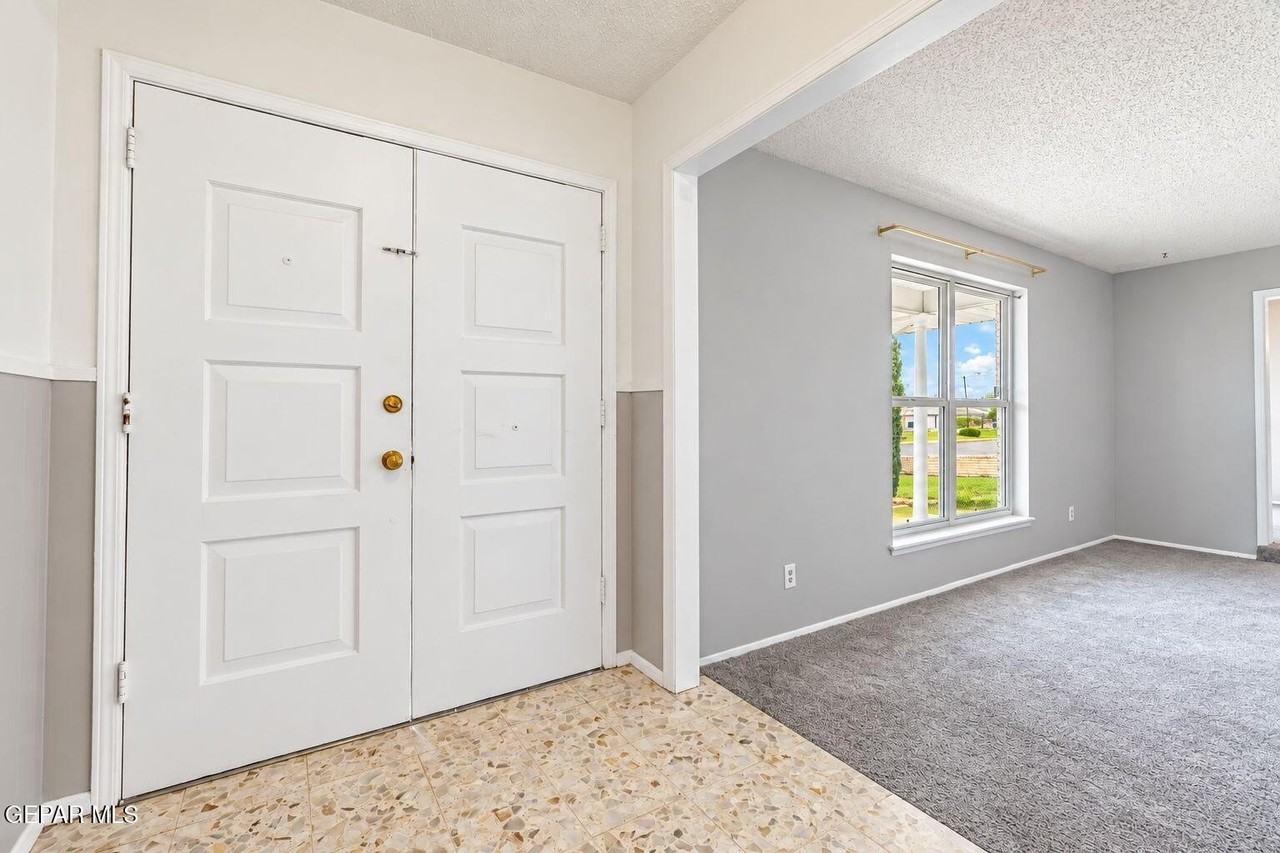9101 Turrentine Dr - Photo 4 of 31