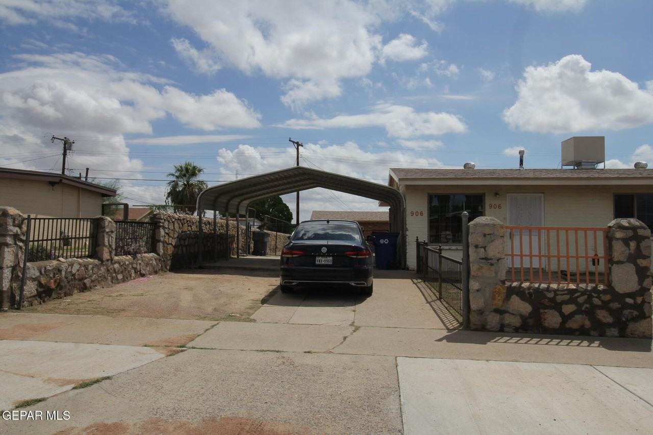 906 Geronimo Dr - Photo 2 of 50