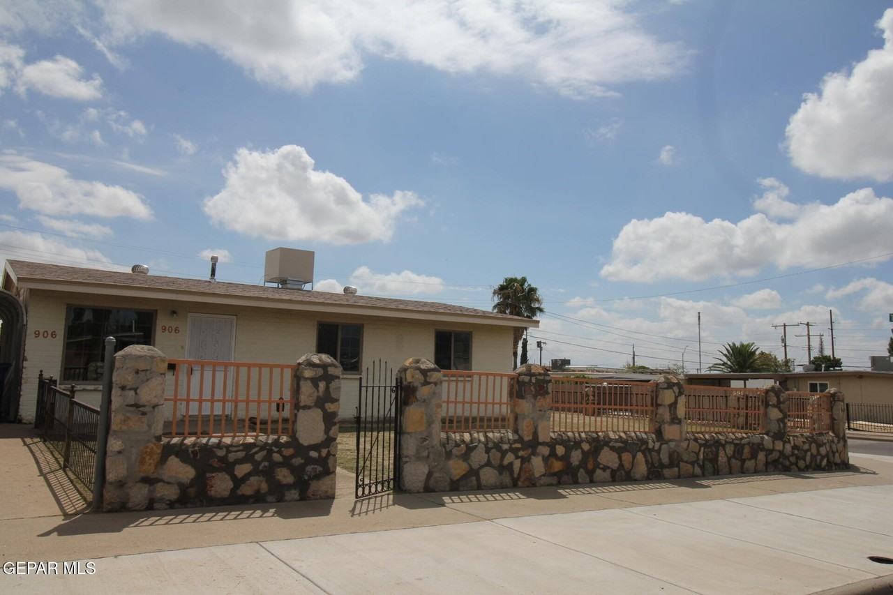 906 Geronimo Dr - Photo 3 of 50