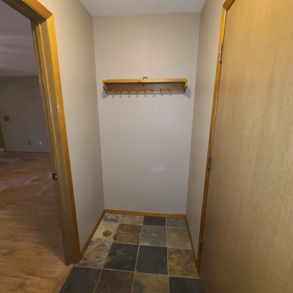 2787 Templeton St - Photo 5 of 30