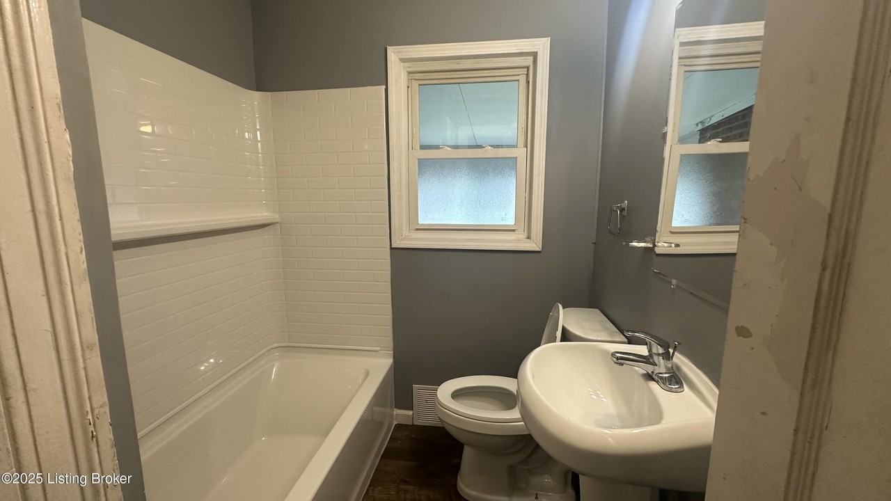 2110 Burwell Ave - Photo 3 of 15