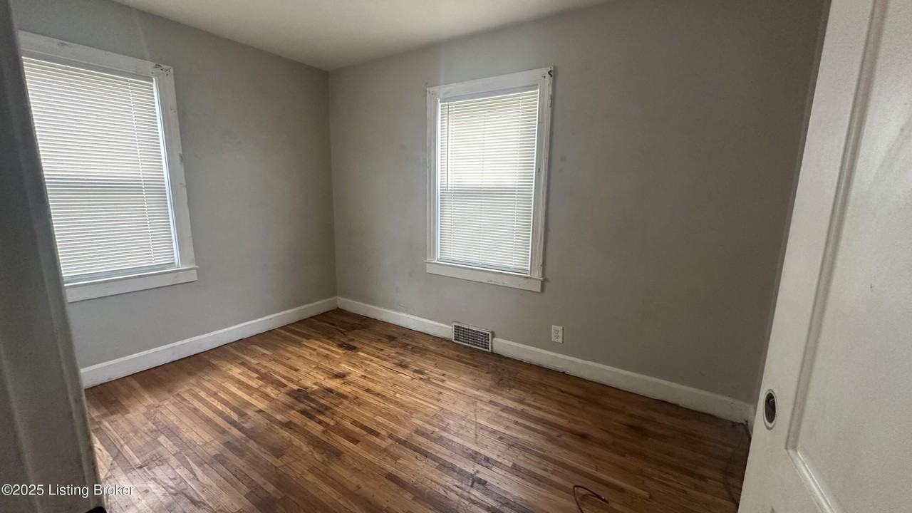 2110 Burwell Ave - Photo 5 of 15