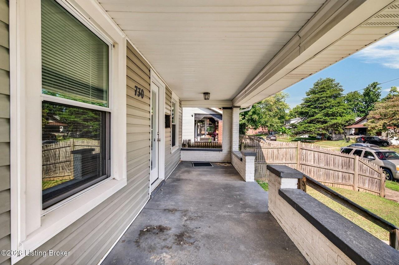 730 Iowa Ave - Photo 4 of 36