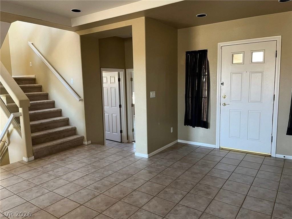 8640 Castle Hill Ave - Photo 4 of 50