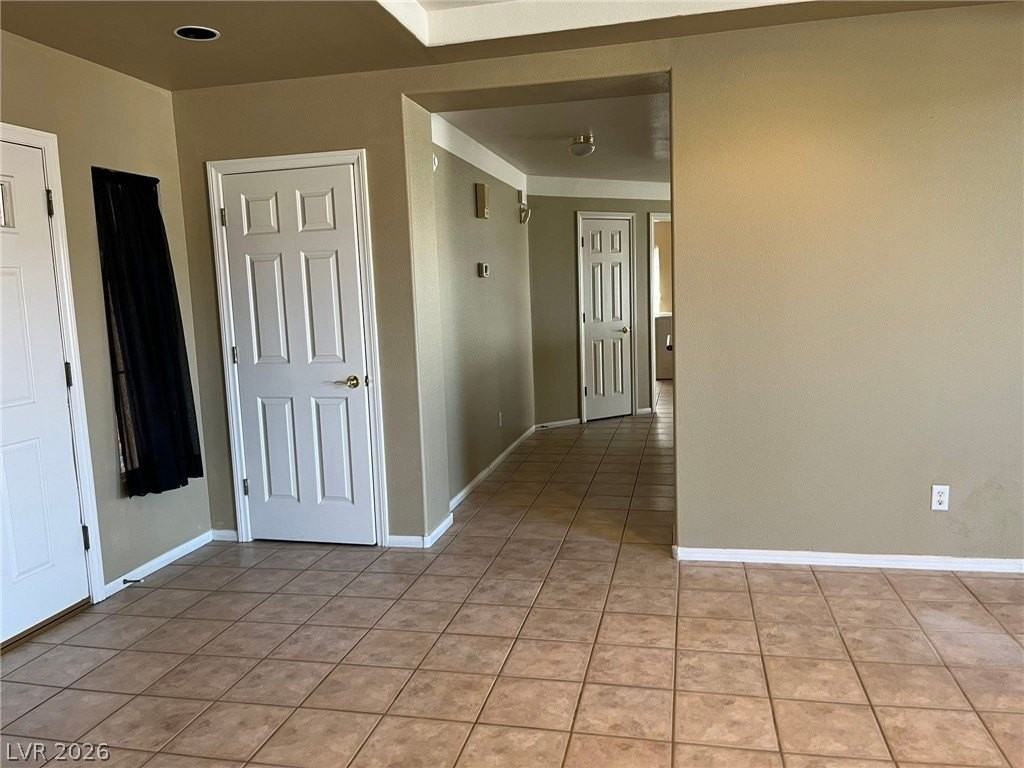 8640 Castle Hill Ave - Photo 5 of 50