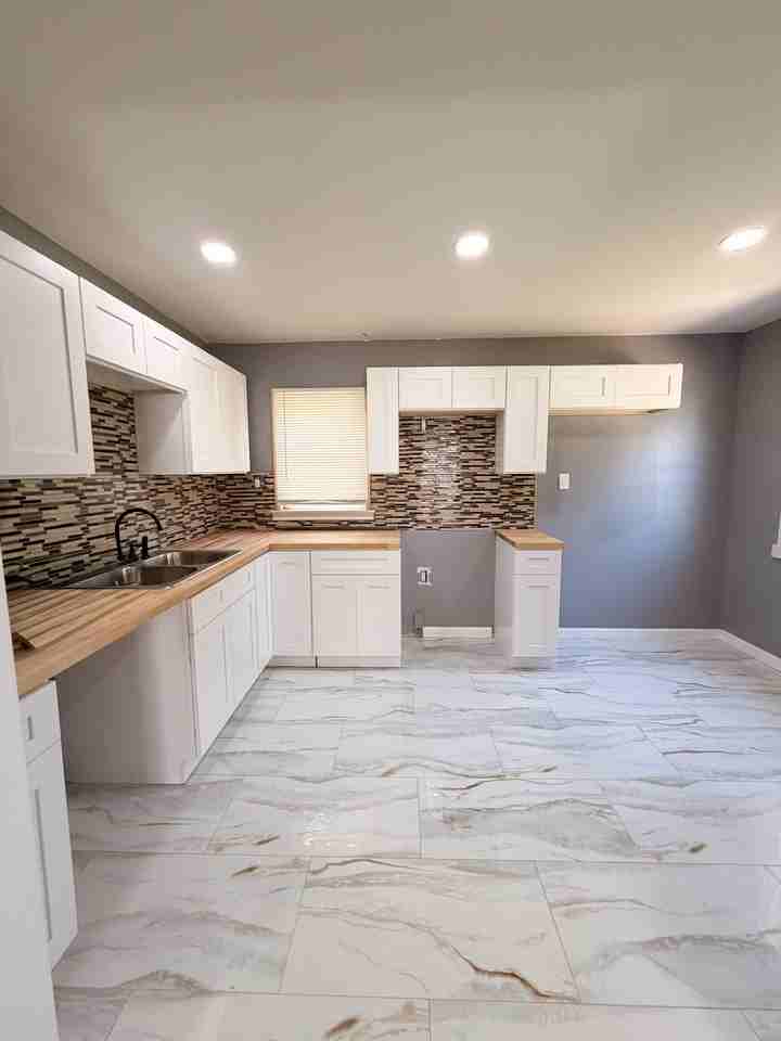 18467 Evergreen Rd #1 - Photo 6 of 10
