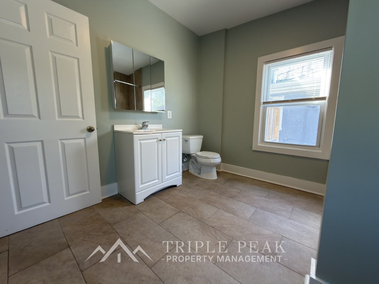1031 Dekalb St #1 - Photo 7 of 19