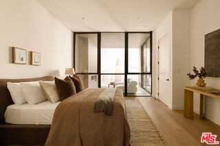 1264 N Harper Ave #302 - Photo 7 of 8