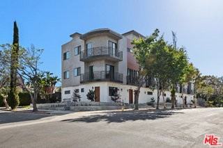 8902 Sawyer St - Photo 2 of 8