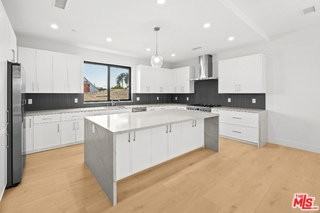 8902 Sawyer St - Photo 4 of 8