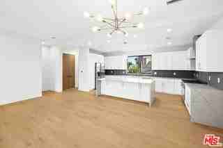 8902 Sawyer St - Photo 5 of 8