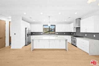 8902 Sawyer St - Photo 6 of 8