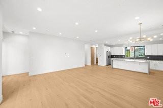 8902 Sawyer St - Photo 7 of 8