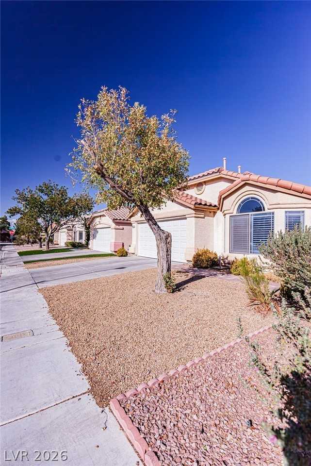 8952 Quarrystone Way - Photo 3 of 35