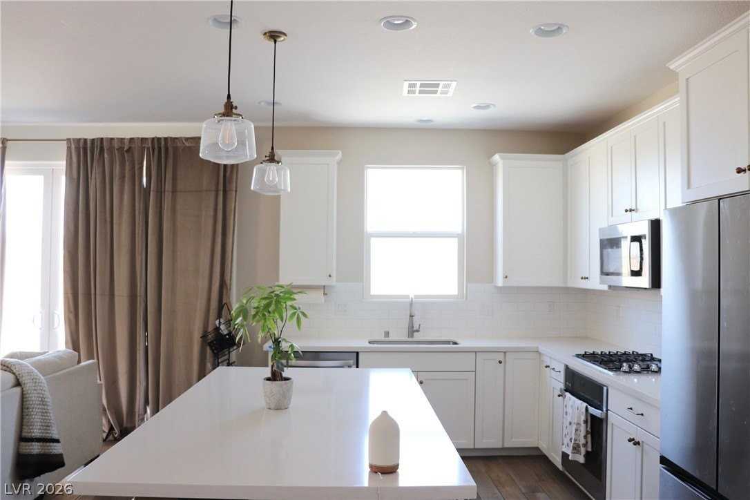 4026 Painted Lady Ave - Photo 4 of 10