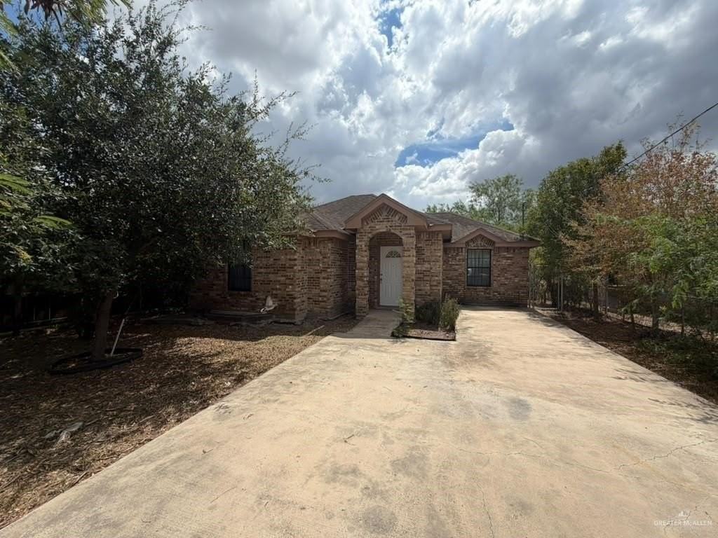 2037 Diaz Ave - Photo 3 of 21