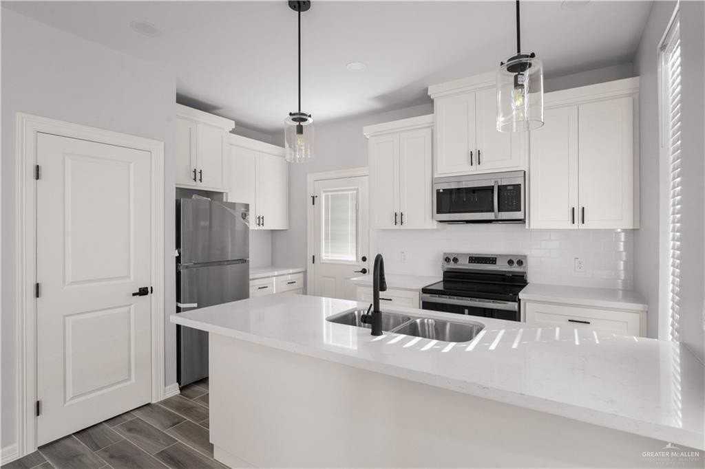 504 N Emerald Ave #1 - Photo 5 of 18