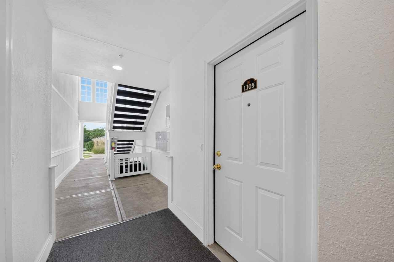 1105 Joyce Ln - Photo 3 of 46
