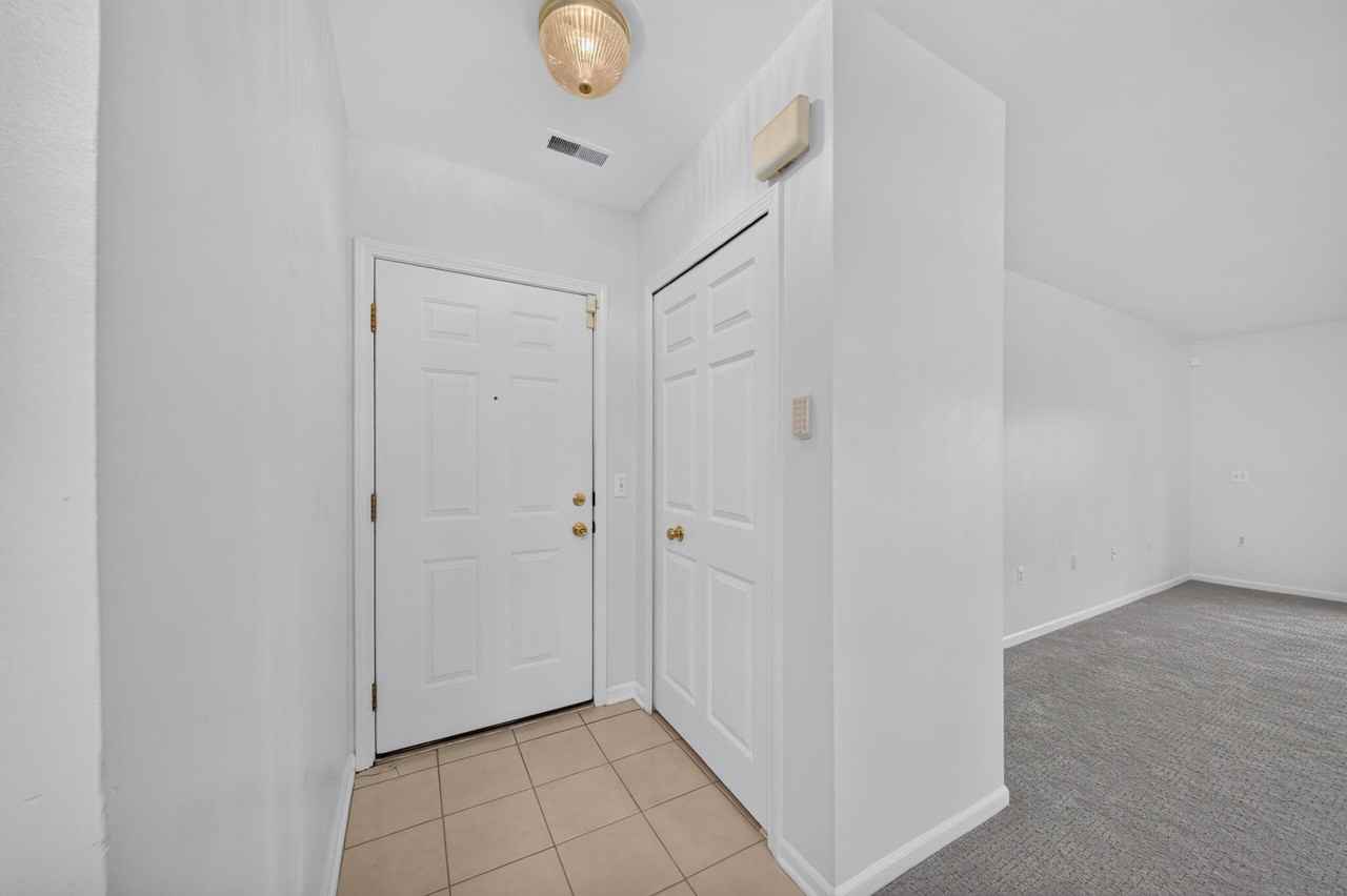 1105 Joyce Ln - Photo 4 of 46