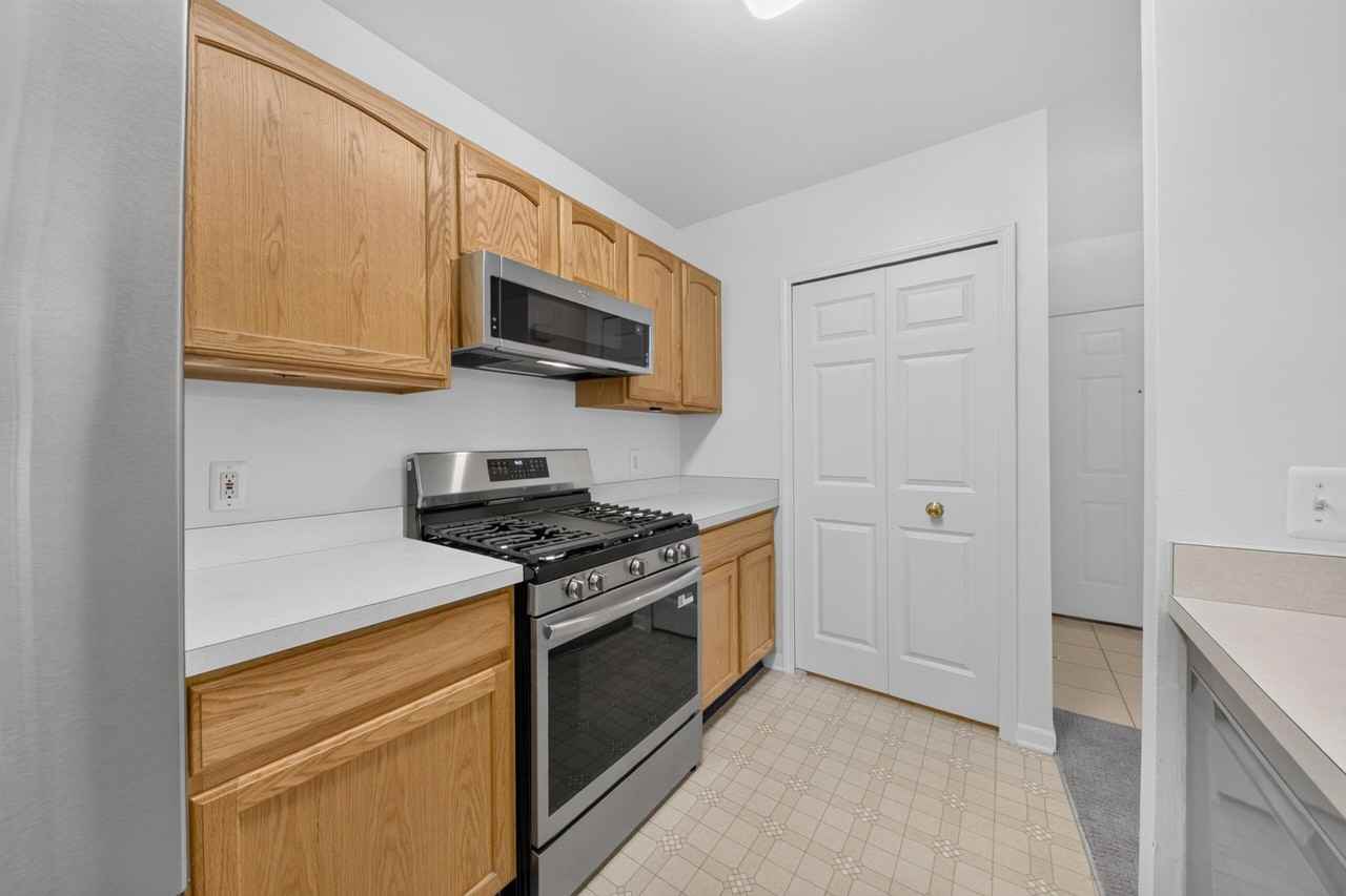 1105 Joyce Ln - Photo 7 of 46