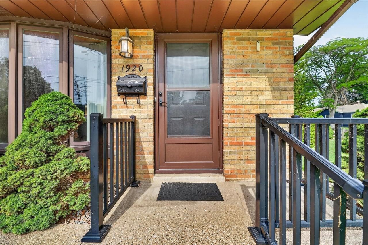 1920 Langley Ave - Photo 5 of 32