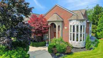 featured image of 833 Lakewood Dr