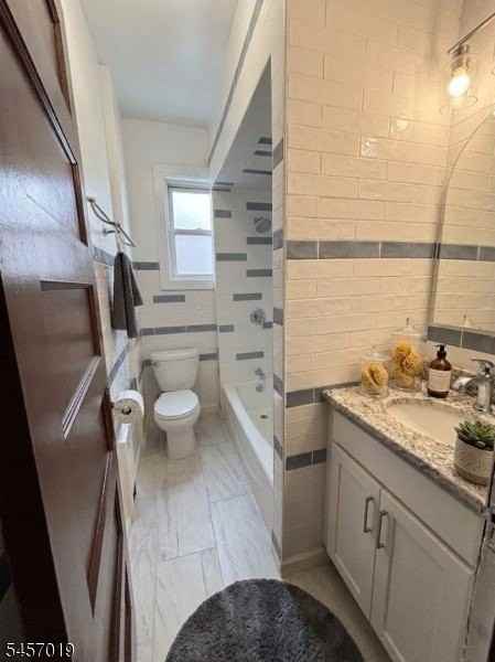 176 Lincoln Ave - Photo 5 of 10