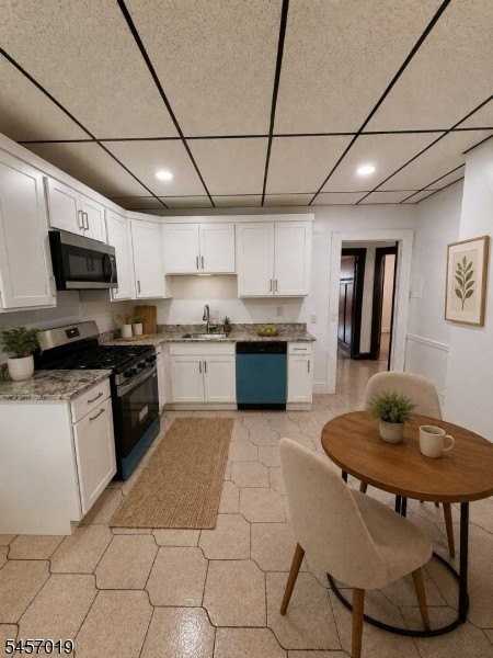 176 Lincoln Ave - Photo 7 of 10