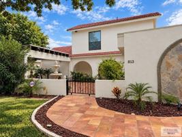 featured image of 813 De Leon Ave
