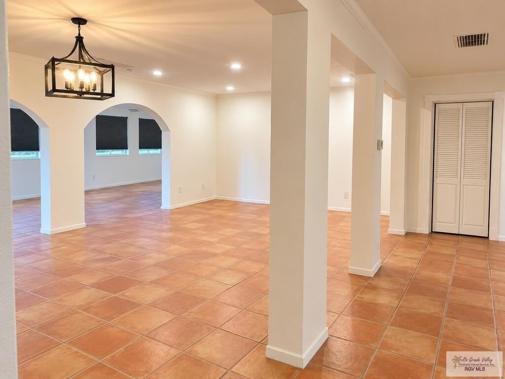 813 De Leon Ave - Photo 4 of 24