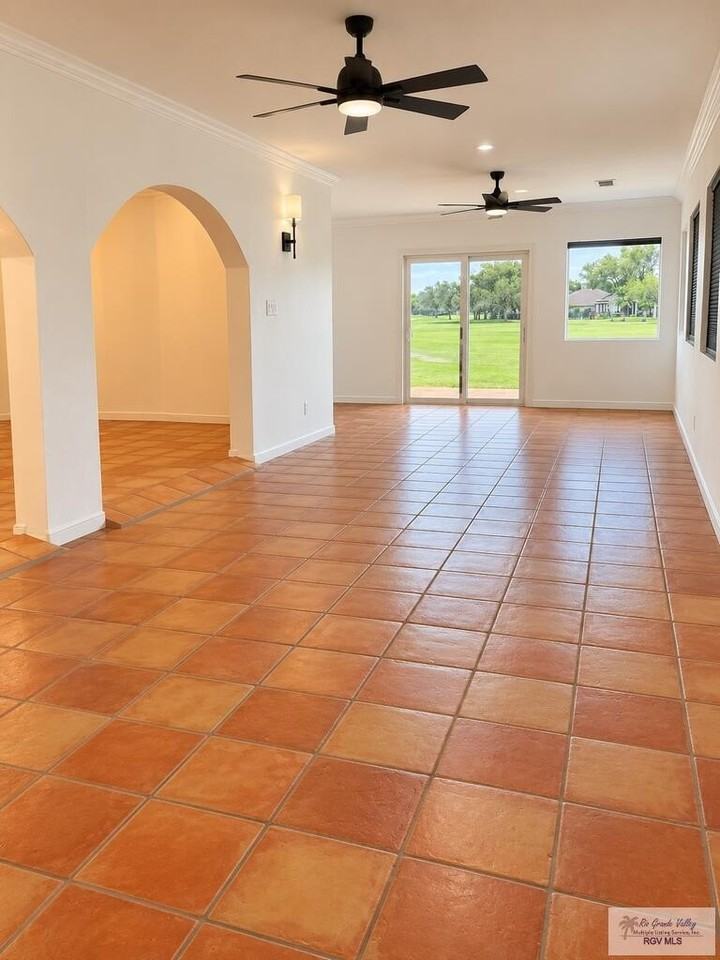 813 De Leon Ave - Photo 5 of 24