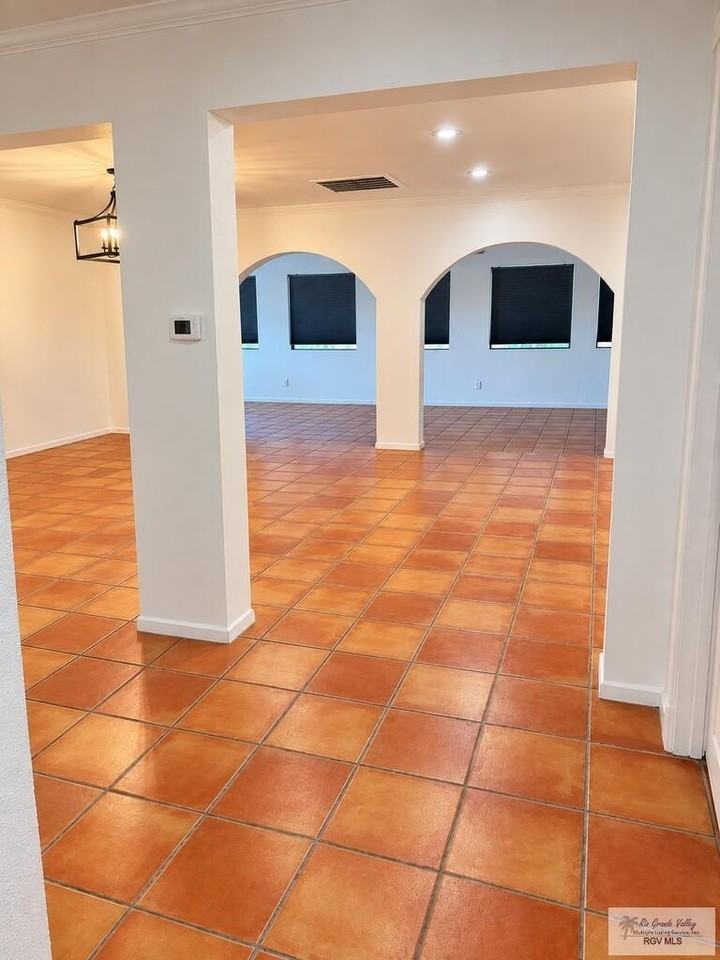 813 De Leon Ave - Photo 6 of 24