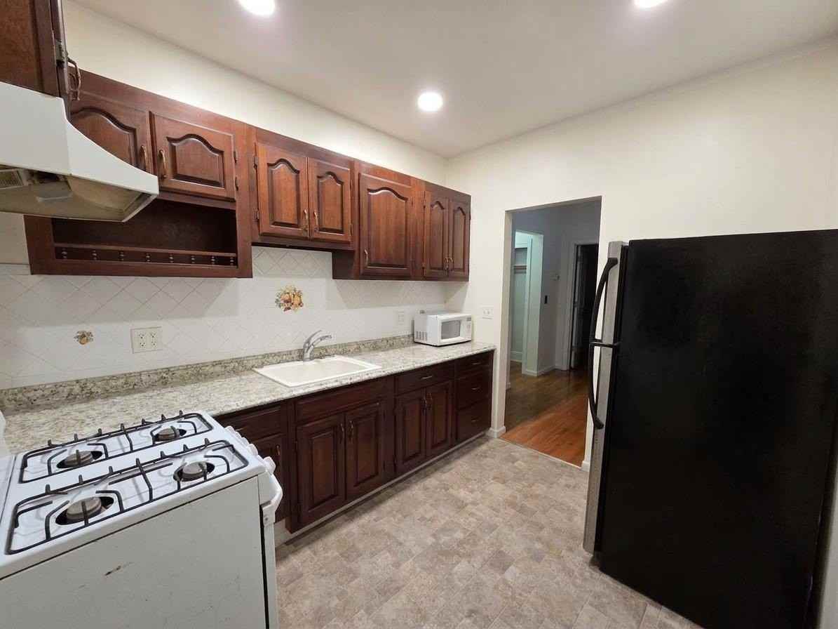 505 Hoboken Rd #B - Photo 2 of 9