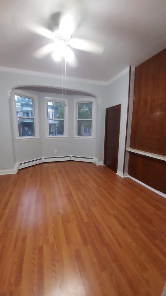 256 Bowers St - Photo 2 of 6