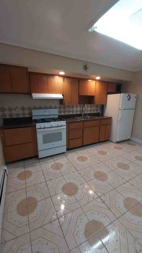 256 Bowers St - Photo 3 of 6