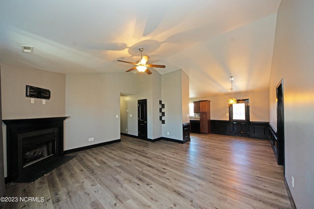 315 Basil Ct - Photo 4 of 29