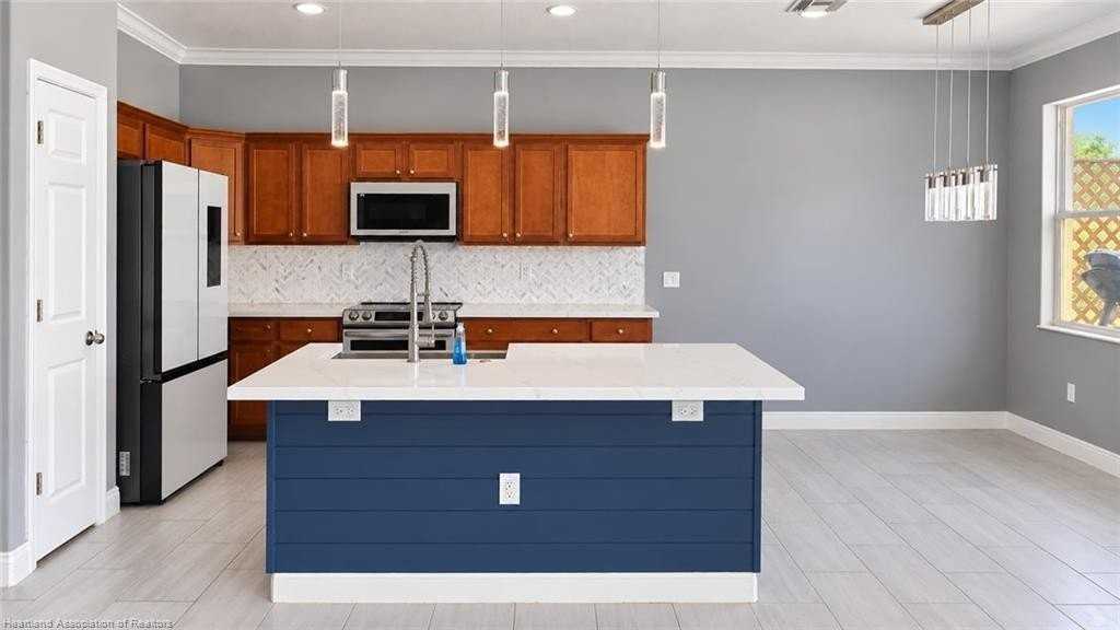 261 Raven Ave - Photo 3 of 21