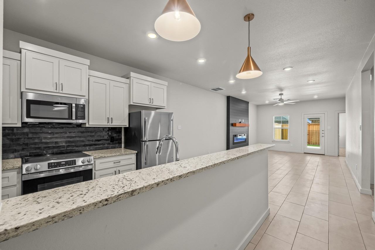 1137 N 7th St - Photo 3 of 18