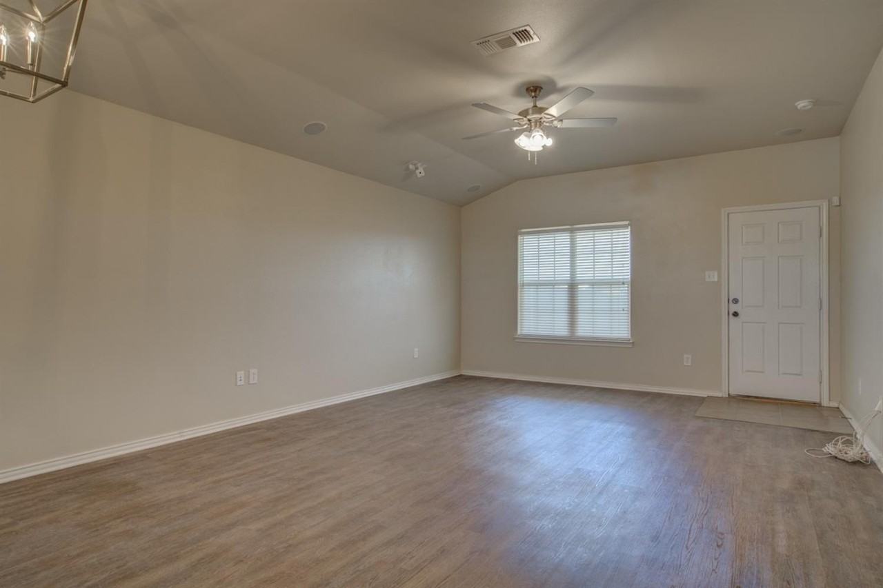 1715 100th St - Photo 4 of 23