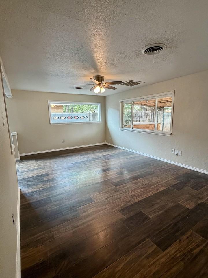 2112 58th St - Photo 2 of 19