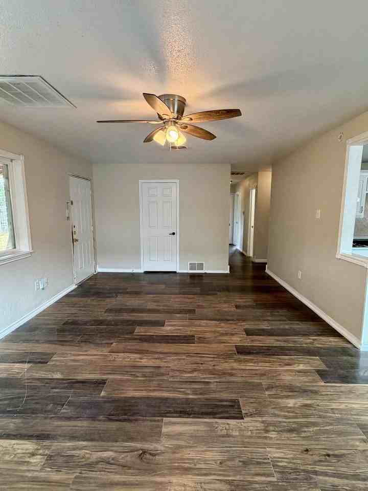 2112 58th St - Photo 4 of 19