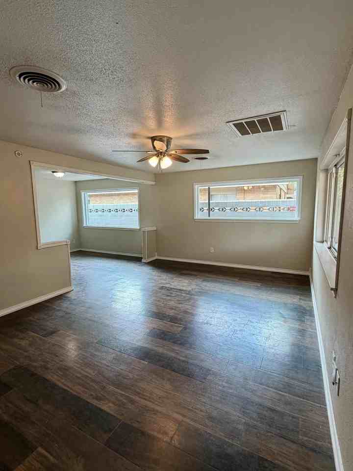 2112 58th St - Photo 5 of 19