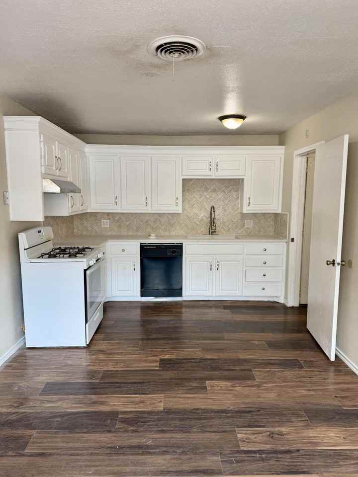 2112 58th St - Photo 7 of 19